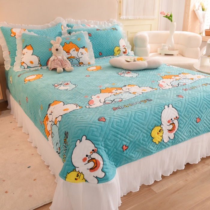 91家纺网 家纺一手货源 找家纺 2025新款牛奶绒印花夹棉花边 单品床盖 乖乖熊