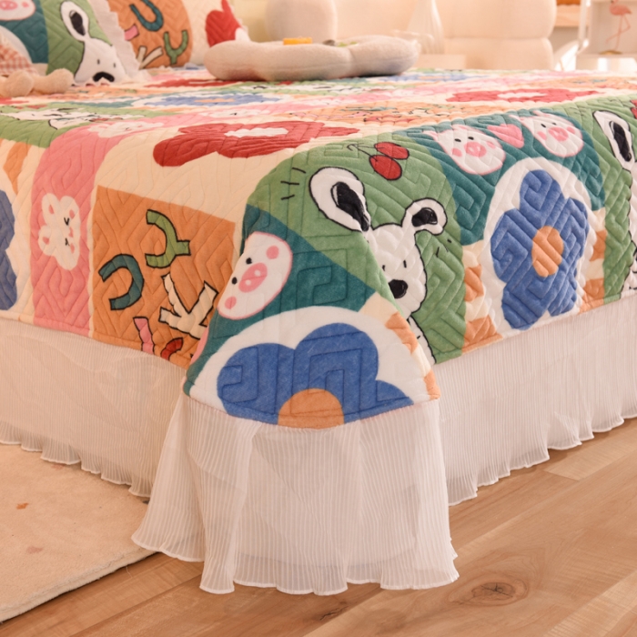 91家纺网 家纺一手货源 找家纺 2025新款牛奶绒印花夹棉花边 单品床盖 萌宠跳跳