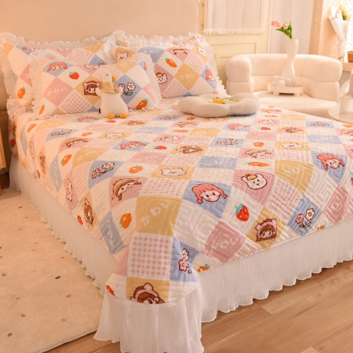 91家纺网 家纺一手货源 找家纺 2025新款牛奶绒印花夹棉花边 单品床盖 诗雨恋人