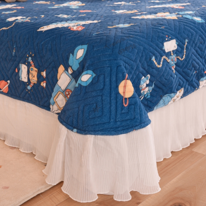 91家纺网 家纺一手货源 找家纺 2025新款牛奶绒印花夹棉花边 单品床盖 太空机器人北卡蓝