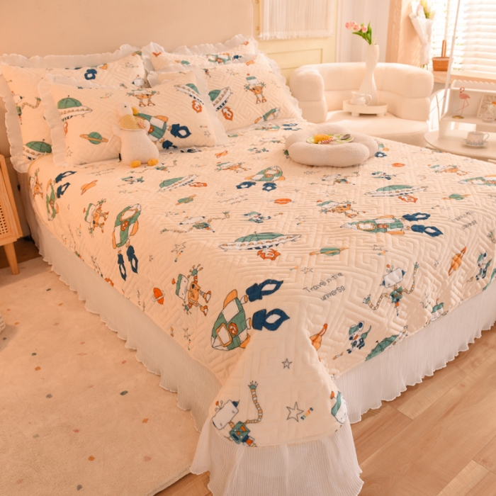 91家纺网 家纺一手货源 找家纺 2025新款牛奶绒印花夹棉花边 单品床盖 太空机器人米白