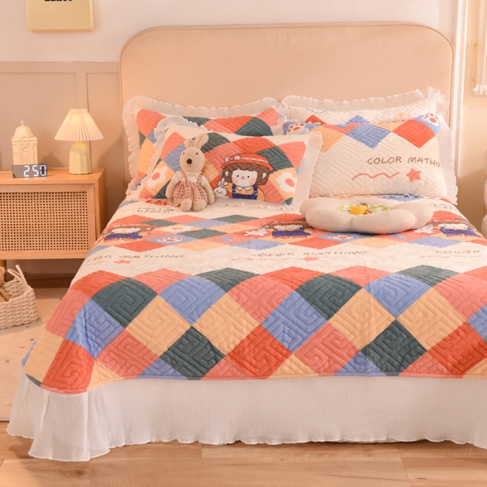 91家纺网 家纺一手货源 找家纺 2025新款牛奶绒印花夹棉花边 单品床盖 校园女孩