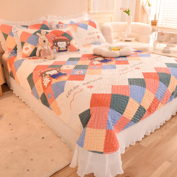 91家纺网 家纺一手货源 找家纺 2025新款牛奶绒印花夹棉花边 单品床盖 校园女孩