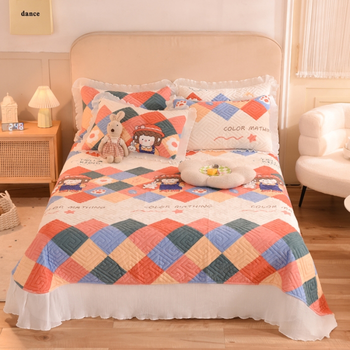 91家纺网 家纺一手货源 找家纺 2025新款牛奶绒印花夹棉花边 单品床盖 校园女孩