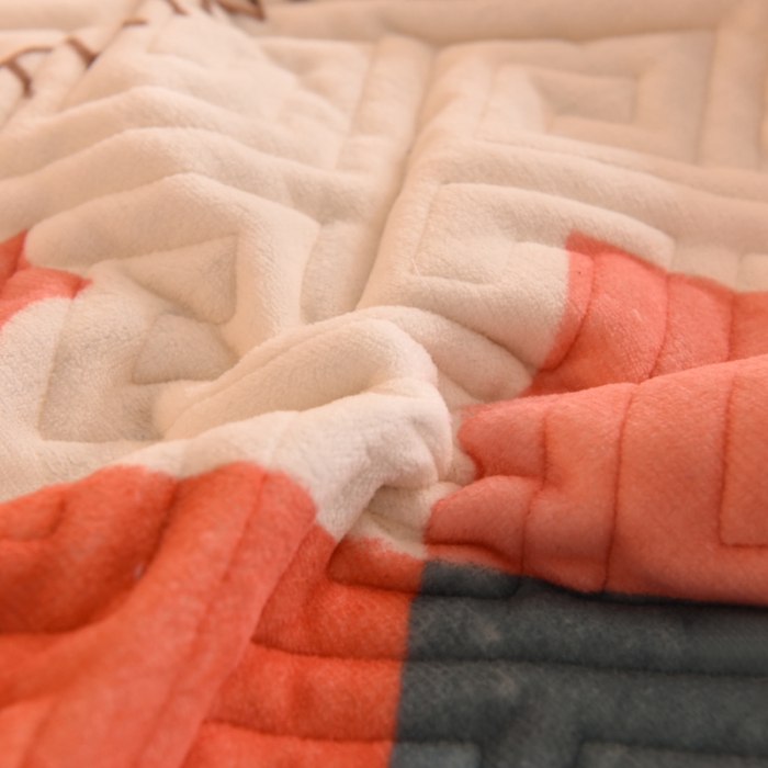 91家纺网 家纺一手货源 找家纺 2025新款牛奶绒印花夹棉花边 单品床盖 校园女孩