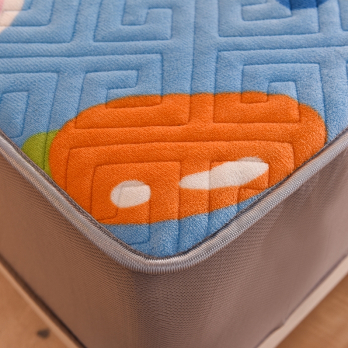 91家纺网 家纺一手货源 找家纺 甜之梦  2025新款牛奶绒印花夹棉花边系列单品床笠 爱心萌兔