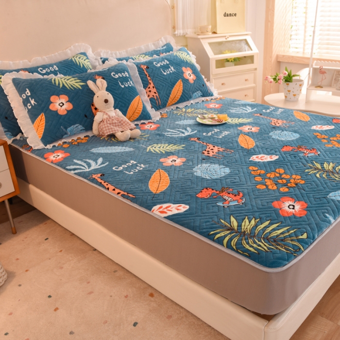 91家纺网 家纺一手货源 找家纺 甜之梦  2025新款牛奶绒印花夹棉花边系列单品床笠 动物乐园