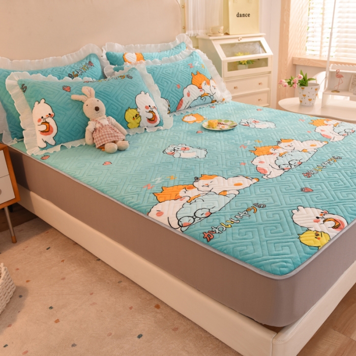 91家纺网 家纺一手货源 找家纺 甜之梦  2025新款牛奶绒印花夹棉花边系列单品床笠 乖乖熊