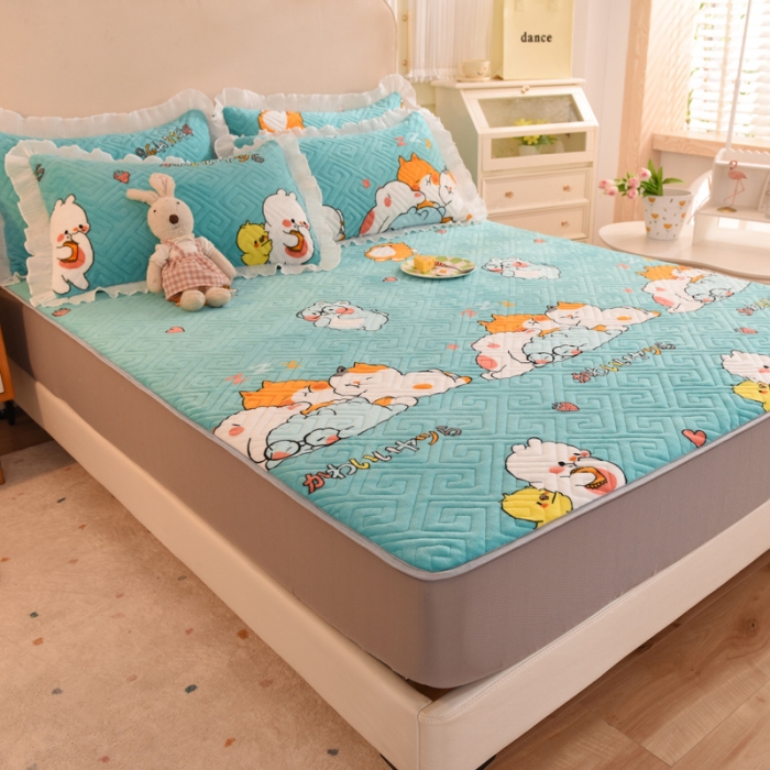 91家纺网 家纺一手货源 找家纺 甜之梦  2025新款牛奶绒印花夹棉花边系列单品床笠 乖乖熊