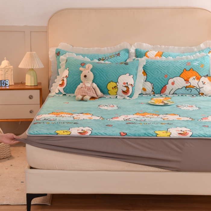 91家纺网 家纺一手货源 找家纺 甜之梦  2025新款牛奶绒印花夹棉花边系列单品床笠 乖乖熊