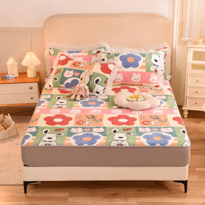 91家纺网 家纺一手货源 找家纺 甜之梦  2025新款牛奶绒印花夹棉花边系列单品床笠 萌宠跳跳