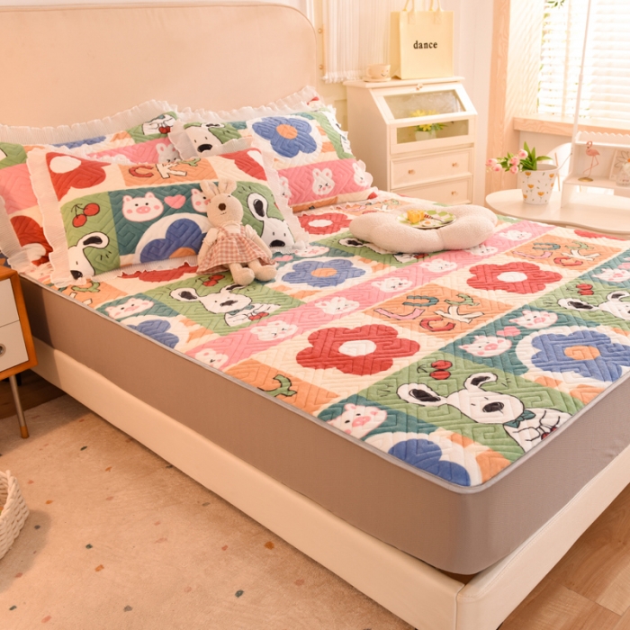 91家纺网 家纺一手货源 找家纺 甜之梦  2025新款牛奶绒印花夹棉花边系列单品床笠 萌宠跳跳