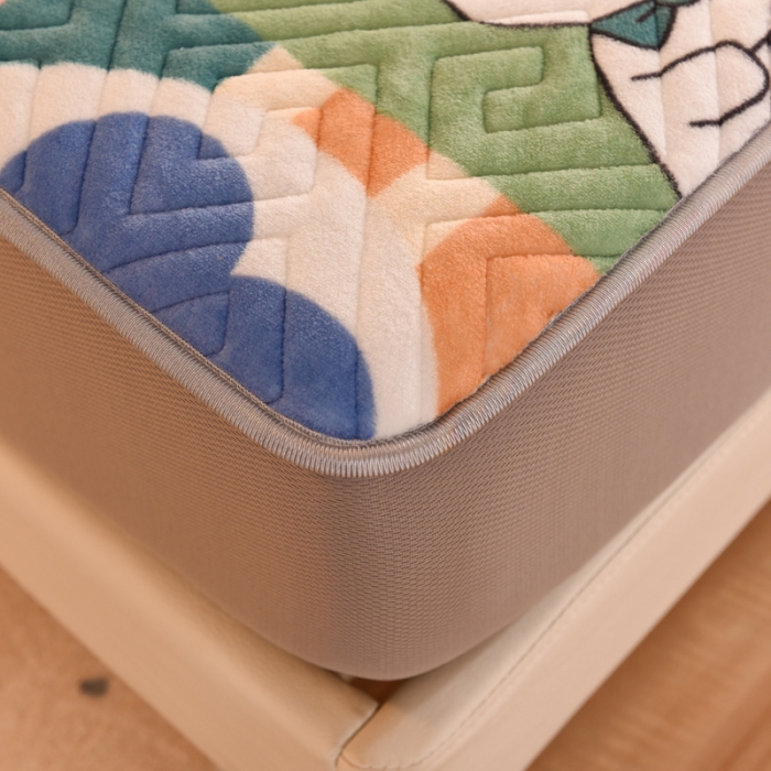 91家纺网 家纺一手货源 找家纺 甜之梦  2025新款牛奶绒印花夹棉花边系列单品床笠 萌宠跳跳