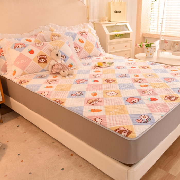 91家纺网 家纺一手货源 找家纺 甜之梦  2025新款牛奶绒印花夹棉花边系列单品床笠 诗雨恋人