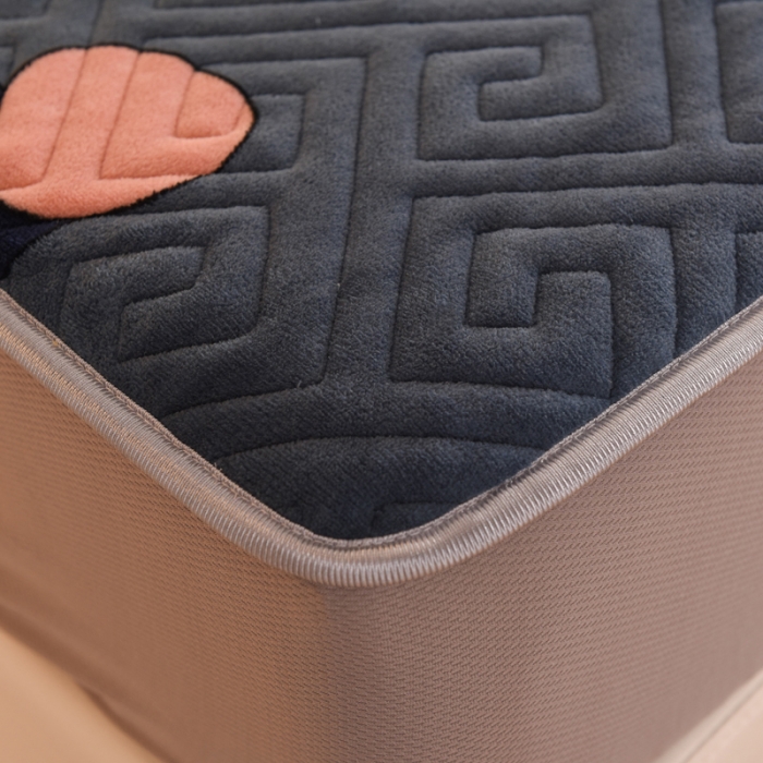 91家纺网 家纺一手货源 找家纺 甜之梦  2025新款牛奶绒印花夹棉花边系列单品床笠 雪花熊