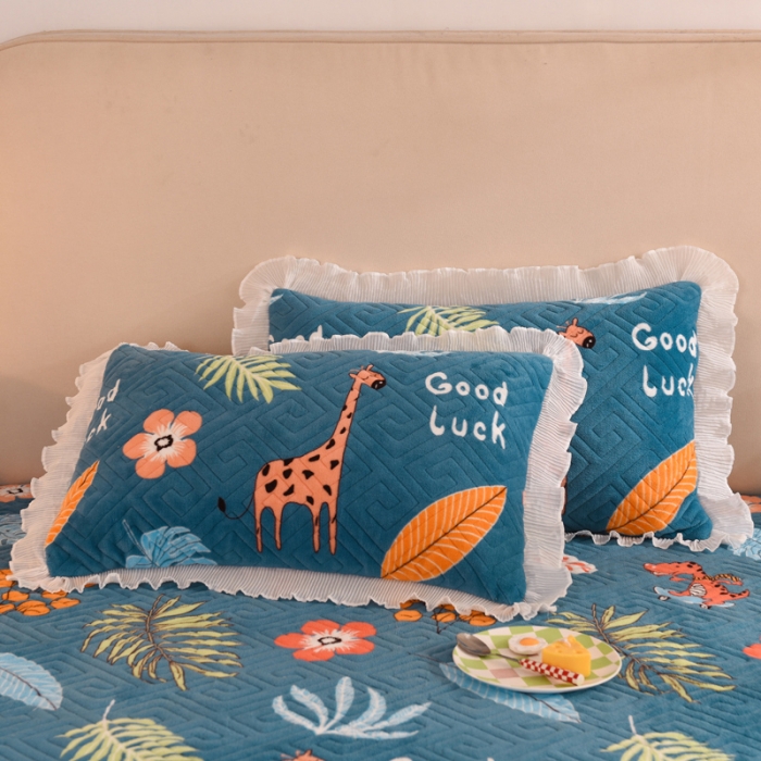 91家纺网 家纺一手货源 找家纺 （总）甜之梦 2025新款牛奶绒印花夹棉花边系列单品枕套