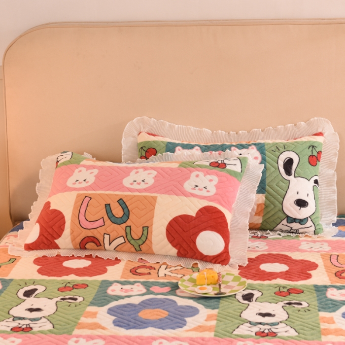 91家纺网 家纺一手货源 找家纺 甜之梦 2025新款牛奶绒印花夹棉花边系列单品枕套 萌宠跳跳