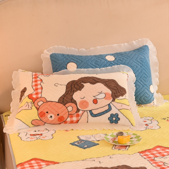 91家纺网 家纺一手货源 找家纺 甜之梦 2025新款牛奶绒印花夹棉花边系列单品枕套 泡泡公主