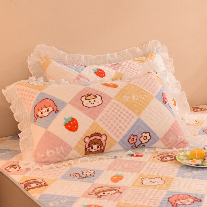 91家纺网 家纺一手货源 找家纺 甜之梦 2025新款牛奶绒印花夹棉花边系列单品枕套 诗雨恋人