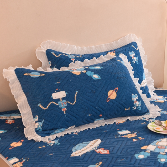 91家纺网 家纺一手货源 找家纺 甜之梦 2025新款牛奶绒印花夹棉花边系列单品枕套 太空机器人北卡蓝