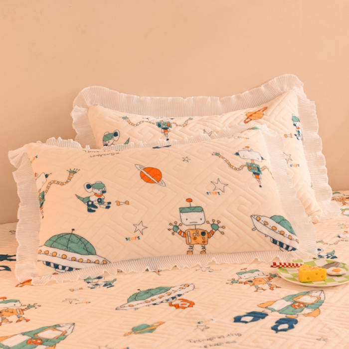 91家纺网 家纺一手货源 找家纺 甜之梦 2025新款牛奶绒印花夹棉花边系列单品枕套 太空机器人米白