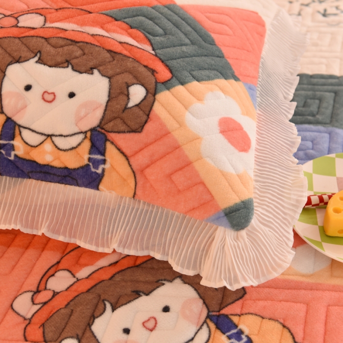 91家纺网 家纺一手货源 找家纺 甜之梦 2025新款牛奶绒印花夹棉花边系列单品枕套 校园女孩