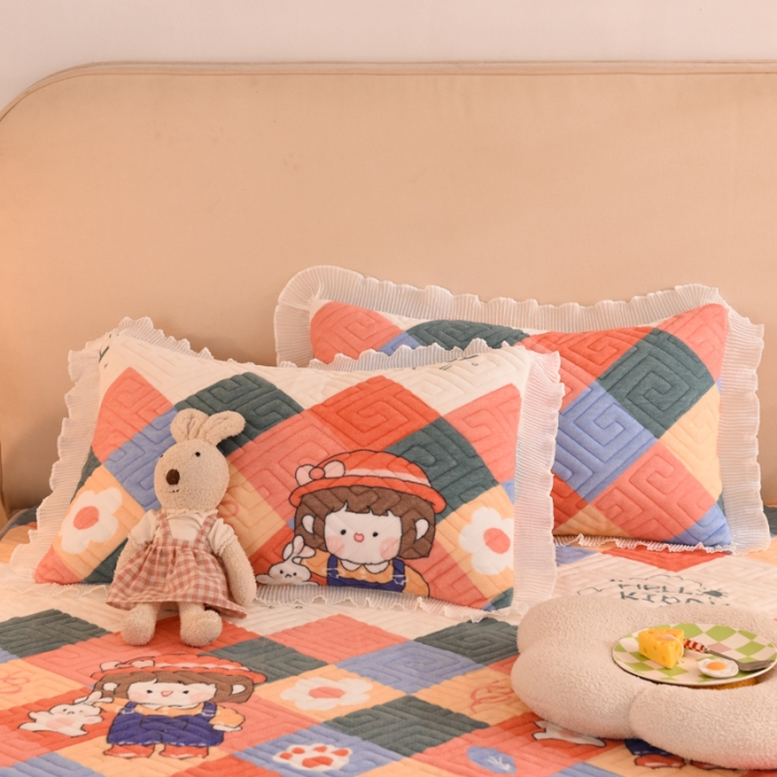 91家纺网 家纺一手货源 找家纺 甜之梦 2025新款牛奶绒印花夹棉花边系列单品枕套 校园女孩