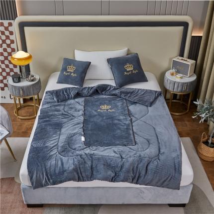 91家纺网 家纺一手货源 找家纺 （总）翰轩家居2022新款 水晶绒绣花抱枕被系列-皇冠