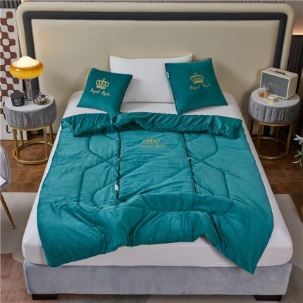 91家纺网 家纺一手货源 找家纺 （总）翰轩家居2022新款 水晶绒绣花抱枕被系列-皇冠