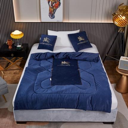 91家纺网 家纺一手货源 找家纺 翰轩家居 2022新款水晶绒绣花抱枕被系列-骑士 骑士-藏青