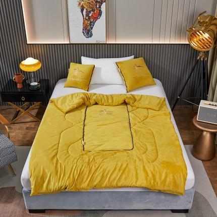 91家纺网 家纺一手货源 找家纺 翰轩家居 2022新款水晶绒绣花抱枕被系列-骑士 骑士-姜黄