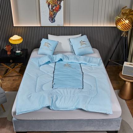 91家纺网 家纺一手货源 找家纺 翰轩家居 2022新款水晶绒绣花抱枕被系列-骑士 骑士-天空蓝