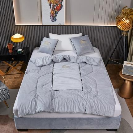 91家纺网 家纺一手货源 找家纺 翰轩家居 2022新款水晶绒绣花抱枕被系列-骑士 骑士-优雅灰