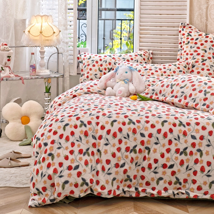 91家纺网 家纺一手货源 找家纺 沐棉 2022新款抗静电高克重加厚小清新印花牛奶绒四件套 草莓心情