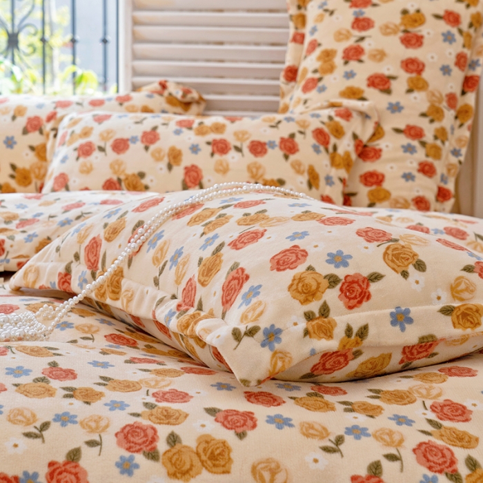 91家纺网 家纺一手货源 找家纺 沐棉 2022新款抗静电高克重加厚小清新印花牛奶绒四件套 梦田