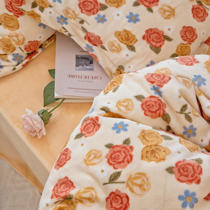 91家纺网 家纺一手货源 找家纺 沐棉 2022新款抗静电高克重加厚小清新印花牛奶绒四件套 梦田