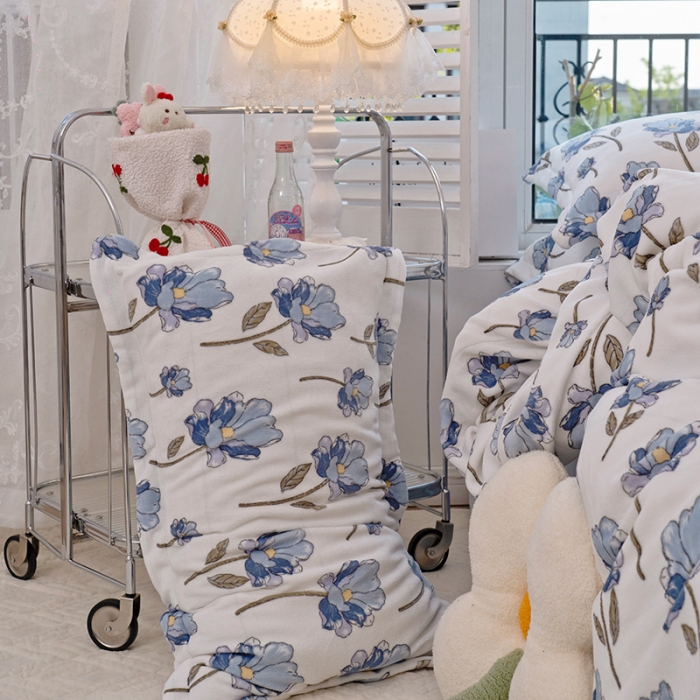 91家纺网 家纺一手货源 找家纺 沐棉 2022新款抗静电高克重加厚小清新印花牛奶绒四件套 一枝独秀