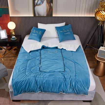 91家纺网 家纺一手货源 找家纺 翰轩家居 2022新款水晶绒绣花抱枕被系列-山茶花开 轻奢蓝