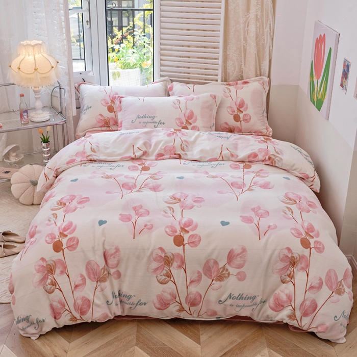 91家纺网 家纺一手货源 找家纺 沐棉 2022新款抗静电高克重加厚小清新印花牛奶绒四件套 粉恋