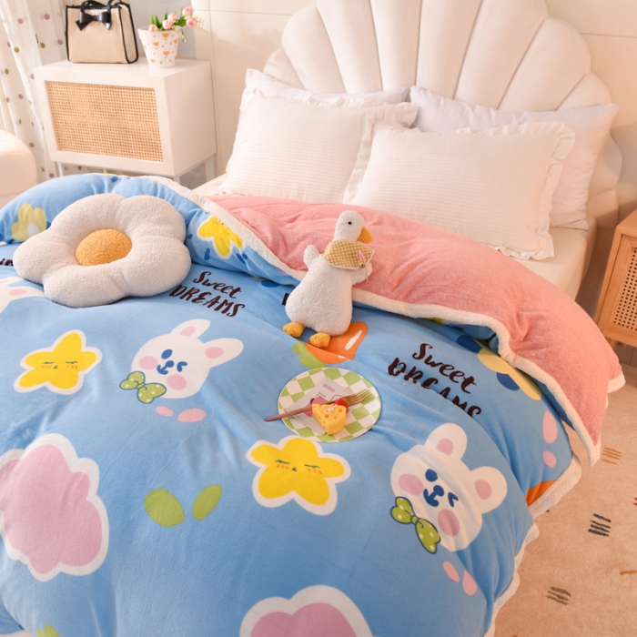 91家纺网 家纺一手货源 找家纺 甜之梦 2025新款多功能泥点绒印花加厚被套毛毯 爱心萌兔