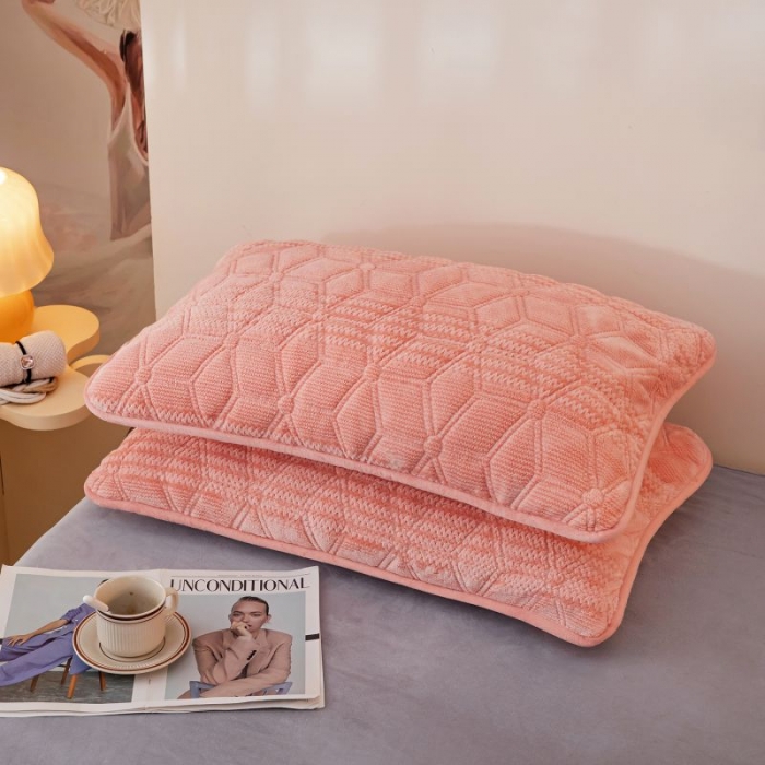 91家纺网 家纺一手货源 找家纺 凡客 2022新款牛奶绒雕花绒夹棉床笠四件套 粉玉