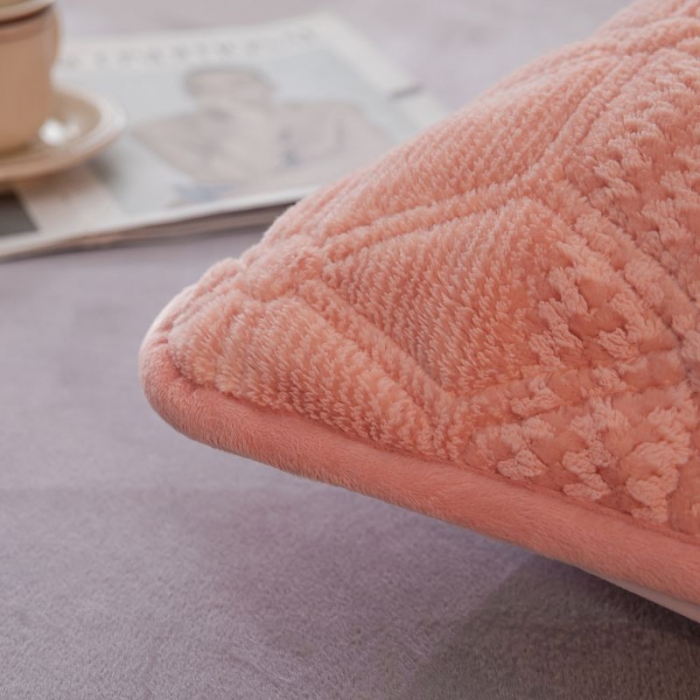 91家纺网 家纺一手货源 找家纺 凡客 2022新款牛奶绒雕花绒夹棉床笠四件套 粉玉