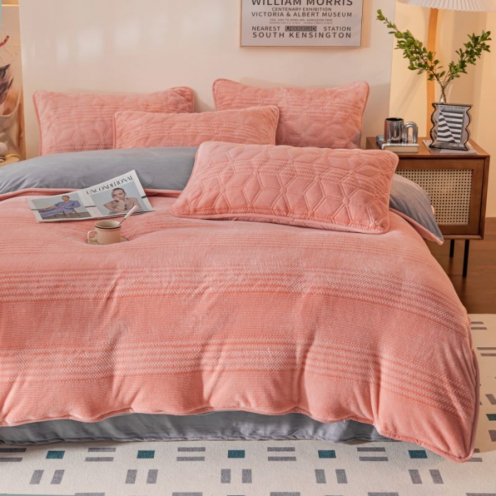 91家纺网 家纺一手货源 找家纺 凡客 2022新款牛奶绒雕花绒夹棉床笠四件套 粉玉