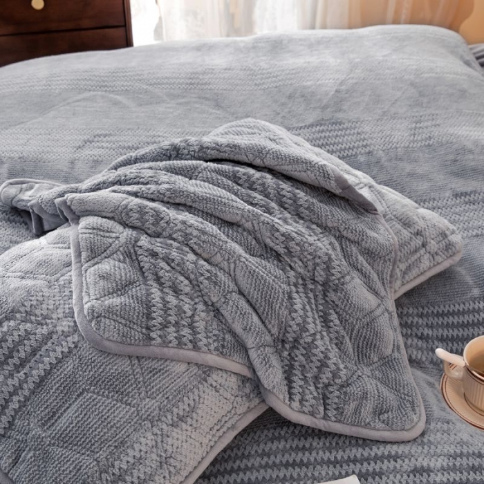 91家纺网 家纺一手货源 找家纺 凡客 2022新款牛奶绒雕花绒夹棉床笠四件套 深灰