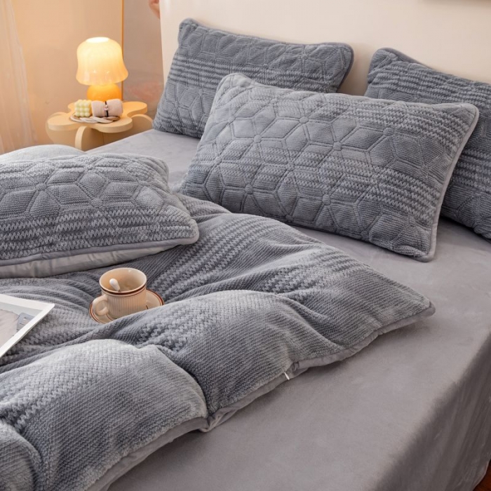 91家纺网 家纺一手货源 找家纺 凡客 2022新款牛奶绒雕花绒夹棉床笠四件套 深灰