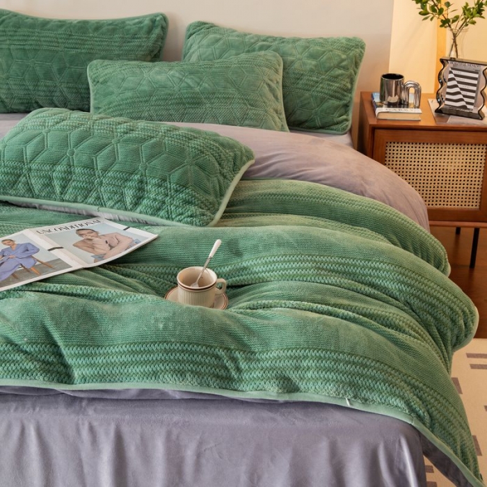 91家纺网 家纺一手货源 找家纺 凡客 2022新款牛奶绒雕花绒夹棉床笠四件套 祖母绿