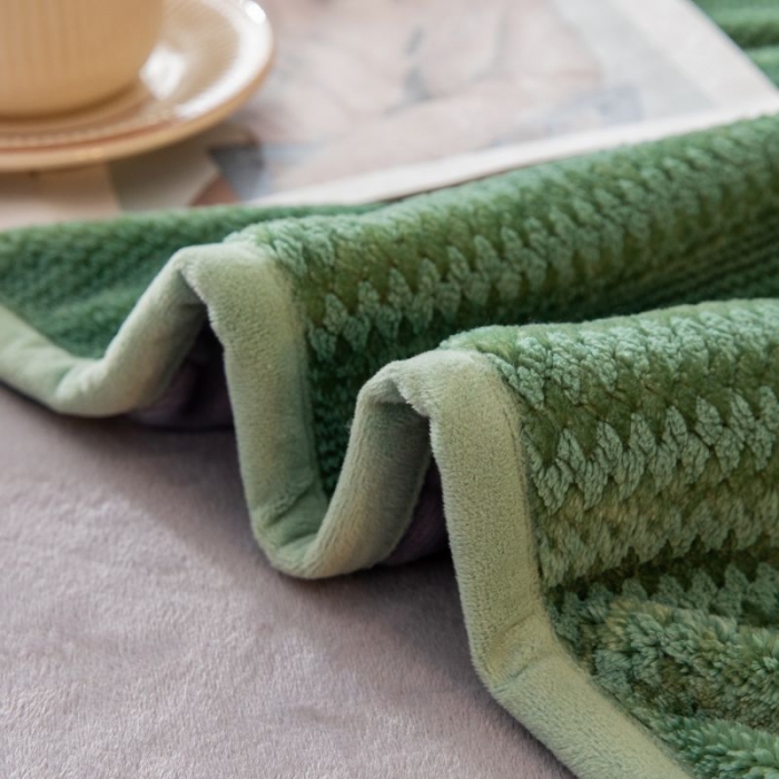 91家纺网 家纺一手货源 找家纺 凡客 2022新款牛奶绒雕花绒夹棉床笠四件套 祖母绿