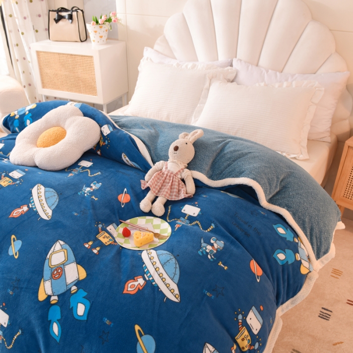 91家纺网 家纺一手货源 找家纺 甜之梦 2025新款多功能泥点绒印花加厚被套毛毯 太空机器人北卡蓝