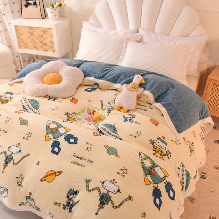 91家纺网 家纺一手货源 找家纺 甜之梦 2025新款多功能泥点绒印花加厚被套毛毯 太空机器人米白