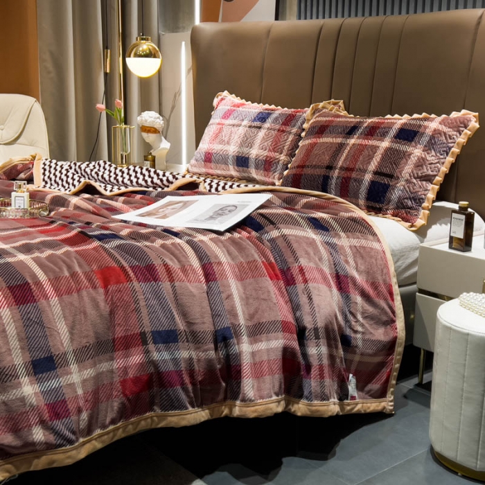 91家纺网 家纺一手货源 找家纺 羋多 2023新款A版牛奶绒+B版阳离子提花双层复合毯 经典红格